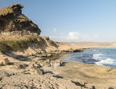 The beach at the village Mughsail