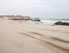 Beach near the town of Ras Madrakah