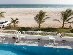 Výhled z hotelu na pláž v Salalahu