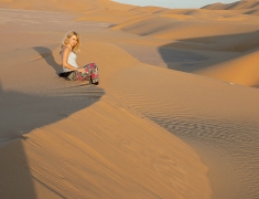 Eva v dunách písku
