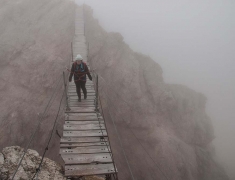 The way cross the bridge