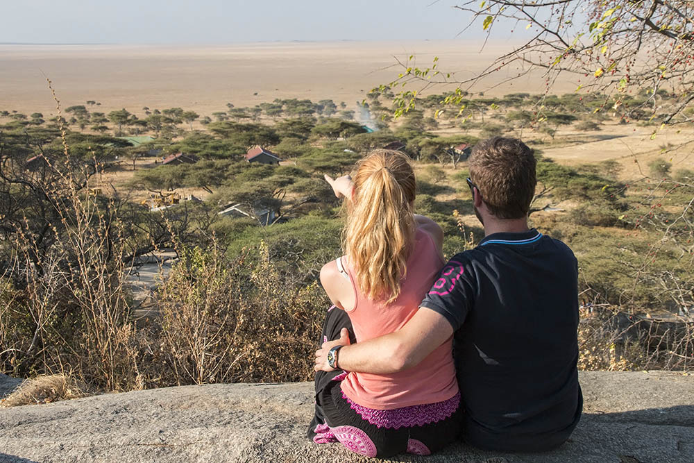 Eva & Tom are looking around plains at Serengeti in Tanzania