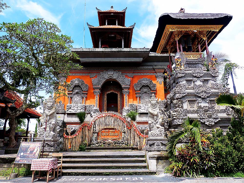 Beautiful temples can be seen throughout Ubud