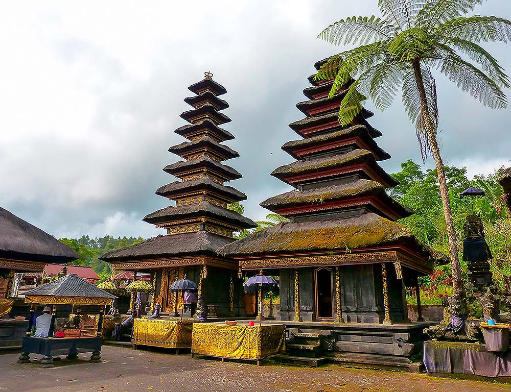 Pura Besakih - inside the temple